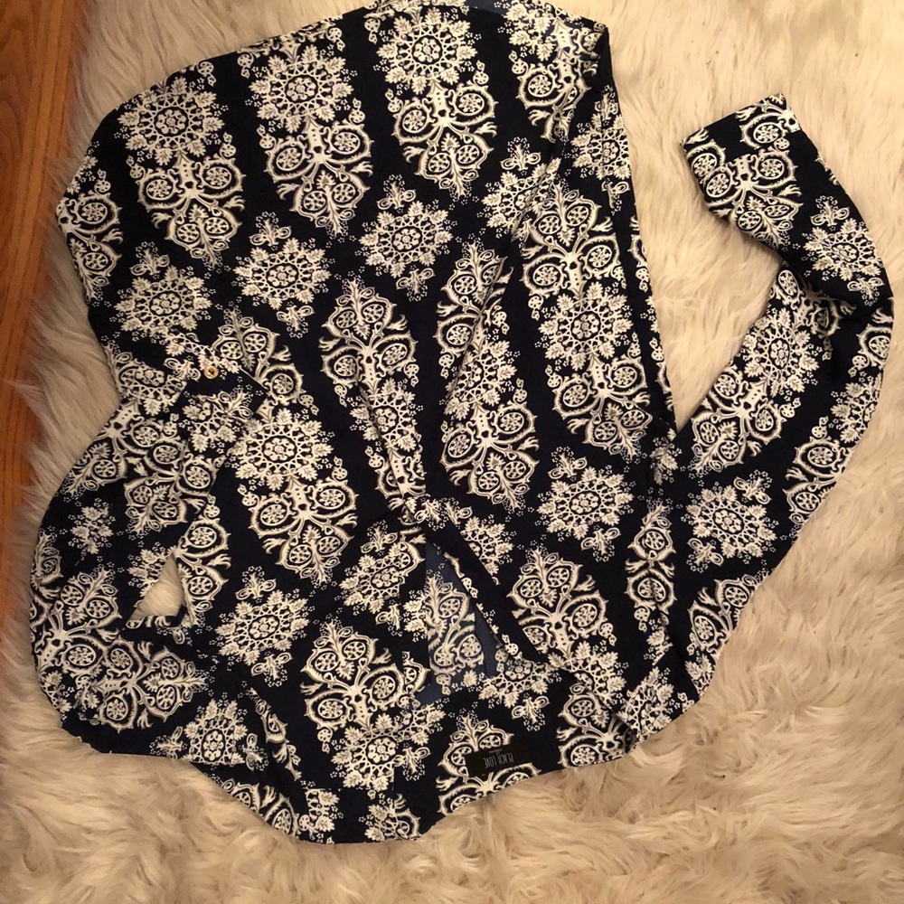 Blouse - Picture 2 of 3